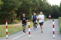 Uczestnicy biegu znajdują się mniej więcej w połowie trasy. foto. Grzegorz Czepiczek
