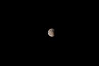Nieco inne ujęcie częściowego zaćmienia Księżyca. foto. Artur Leśniczek