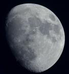 Księżyc - zdjęcie wykonane 2012-05-28, teleskop Meniskas 2250/150, aparat Canon EOS 450D, ISO 100, czas 1/10 s, złożone z dwóch zdjęć przedstawiających różne fragmenty Księżyca
