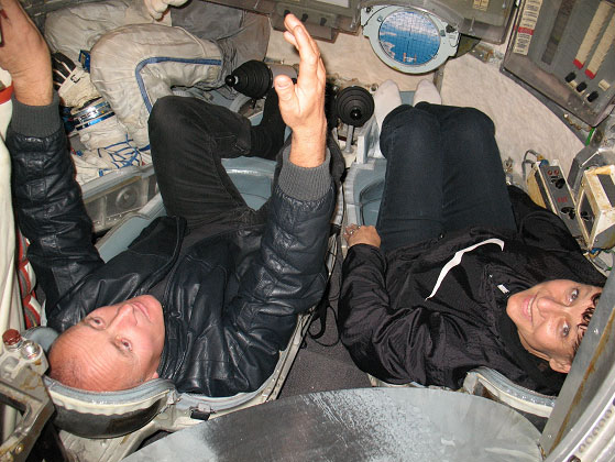 Magdalena i Bogdan Wszoek w statku kosmicznym Sojuz. (fot. W.Zwierzchlejski)