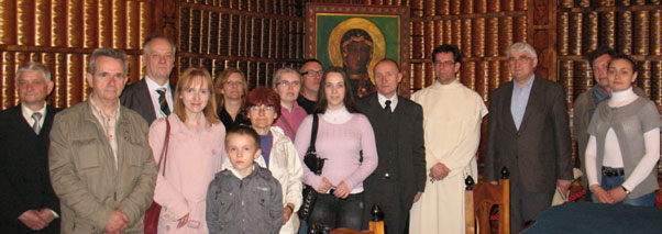 Uczestnicy konferencji podczas zwiedzania starej Biblioteki Jasnogrskiej. (fot. B.Wszoek)