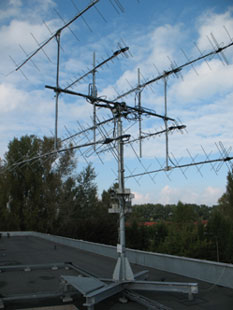 Nadawczo-odbiorczy zestaw anten dla komunikacji z pierwszymi polskimi satelitami naukowymi
